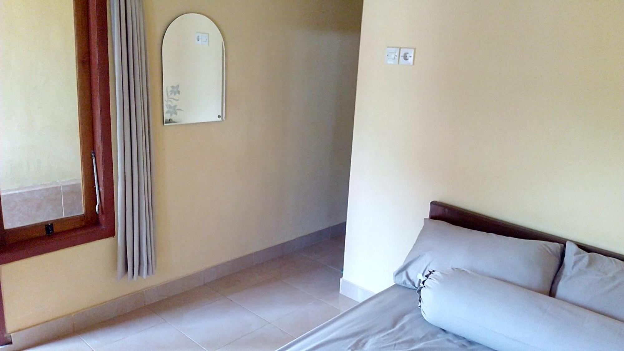 Radiya Guesthouse سيمبالون لوانج الغرفة الصورة