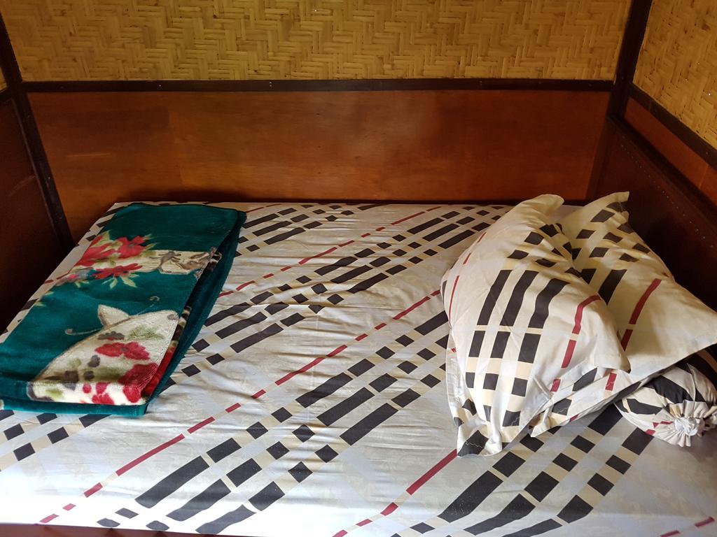Radiya Guesthouse سيمبالون لوانج الغرفة الصورة